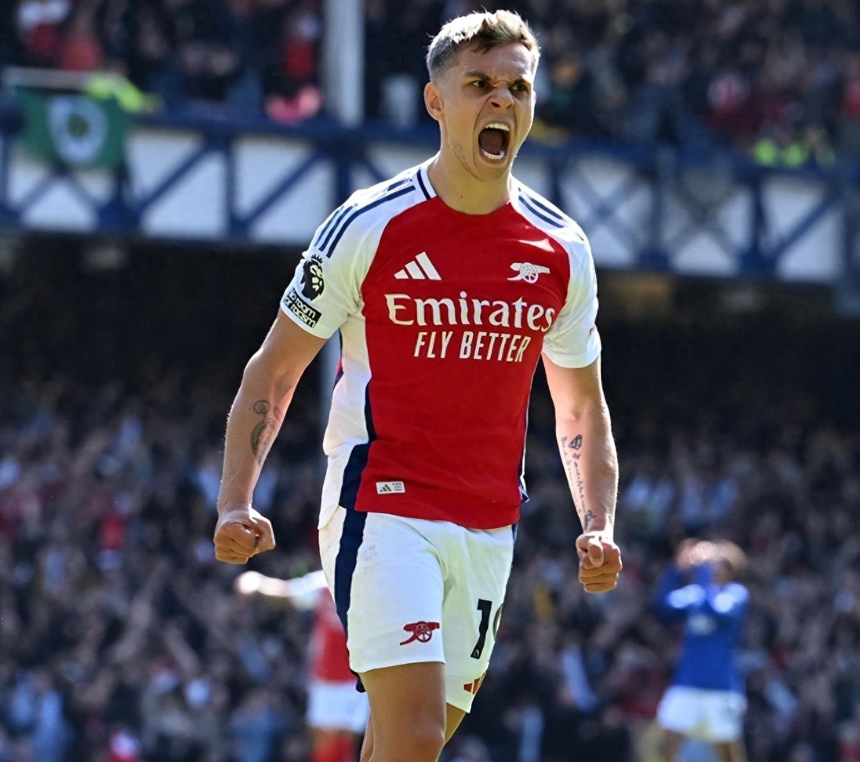 足球球员伤病更新，影响赛季表现（足球球员伤情速递，牵动赛季发挥）