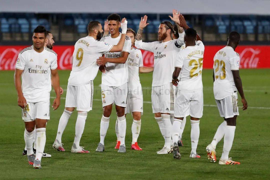 北京时间12月10日凌晨04：00，2025／26赛季欧冠联赛阶段第六轮的一场关键对决将在诺坎普球场上演。