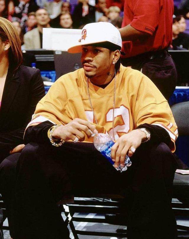 跟队记者：尤文仍在重点关注迈尼昂，球员的续约谈判陷入停滞（跟队记者：尤文持续关注迈尼昂，球员续约谈判已停摆）