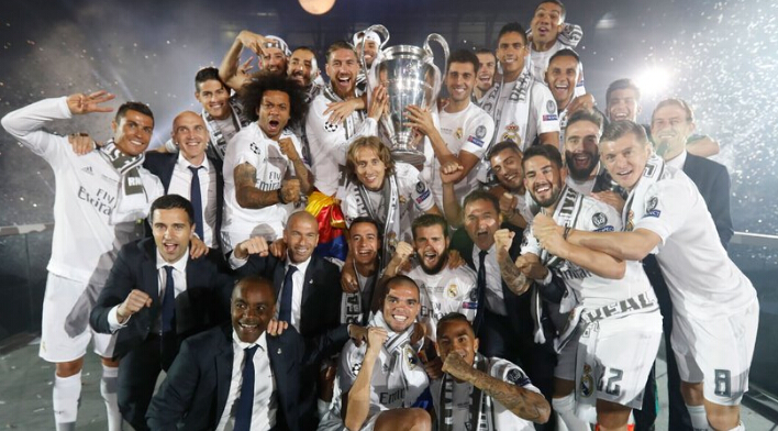 拉维亚开赛8分钟离场，球迷：他是我见过最易受伤的球员之一（拉维亚开场仅8分钟伤退，球迷无奈：堪称我见过最容易受伤的球员之一）