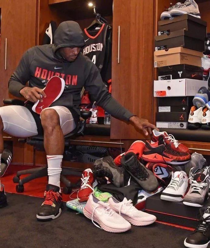 荷媒：阿贾克斯将与小克鲁伊夫会面，他是贾府新任总监候选人（荷媒：阿贾克斯将约谈小克鲁伊夫，后者是新任总监候选人）