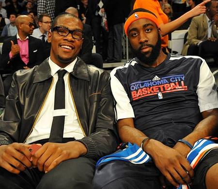 奥纳纳想回曼联遭拒绝，明夏或2000万转会沙特！要求加薪原因曝光（奥纳纳回归曼联无望：明夏或2000万转投沙特，加薪诉求缘由曝光）