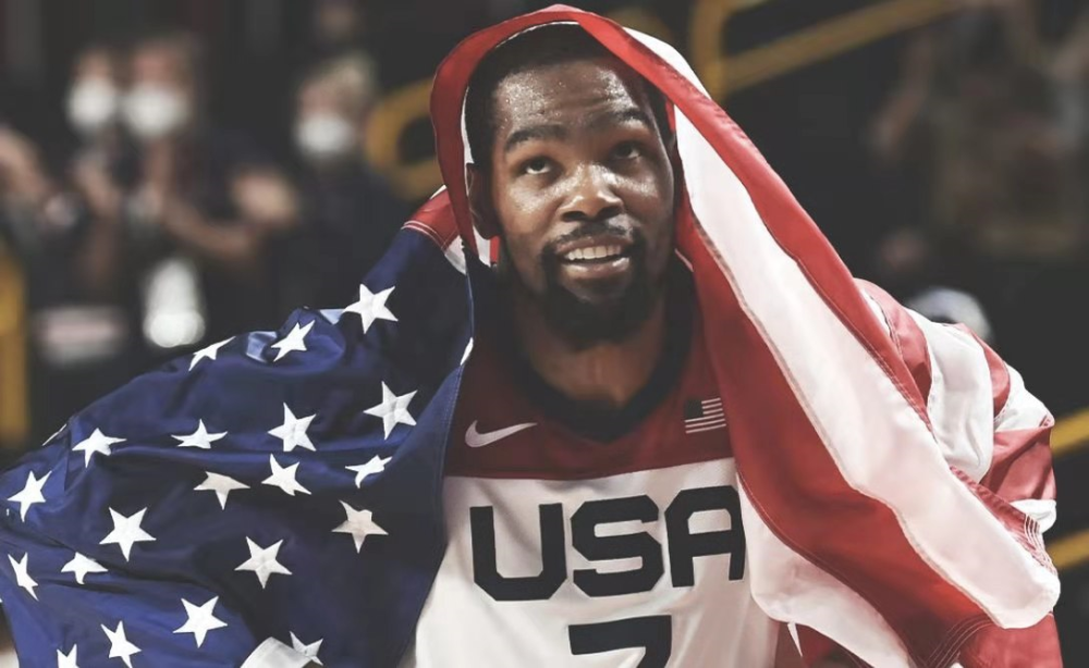 广州防守铁血令人叫好（广州铁血防守赢得喝彩）